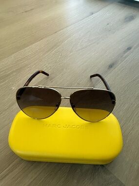 Marc Jacobs Gold-Frame Aviator Sunglasses with Brown Gradient Lenses